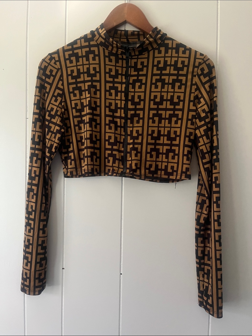 Cropped Geometric Zip-Front Long Sleeve Top - Brown/Black